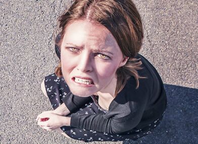 A menina enfrentou as consequências da mamoplastia de aumento